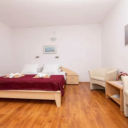 In - Insel Krk 13606 Appartement Vrbnik (Primorje-Gorski Kotar)