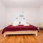 In - Insel Krk 13606 Apartamento Vrbnik (Primorje-Gorski Kotar)